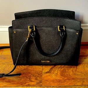 Black Calvin Klein purse with shoulder strap